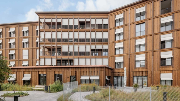 Neubau-Pflegezentrum-in-der-Au-in-Volketswil-Storen