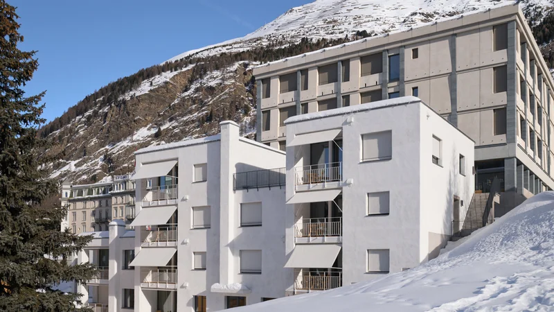maistra-160-pontresina-Ansicht-Suedost-vom-Wohnungs-und-Hoteltrakt