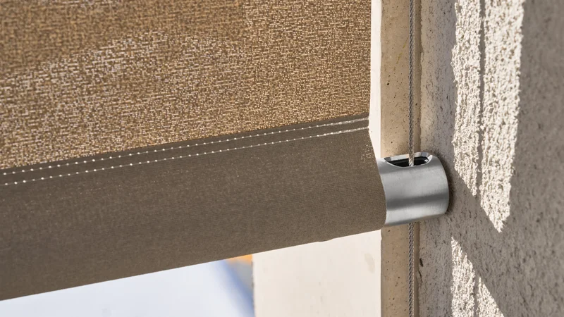 maistra-160-pontresina-Detailaufnahme-ausgefräste-Fallstange-aus-Chromstahl