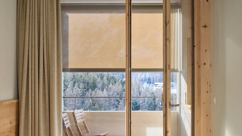 maistra-160-pontresina-sicht-vom-Zimmer-auf-Balkon
